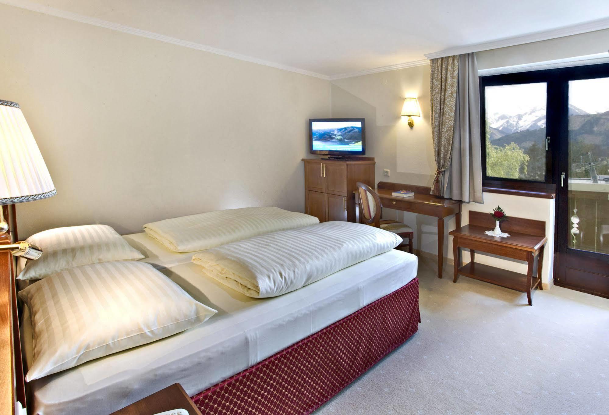 Hotel Berner Zell am See Bagian luar foto