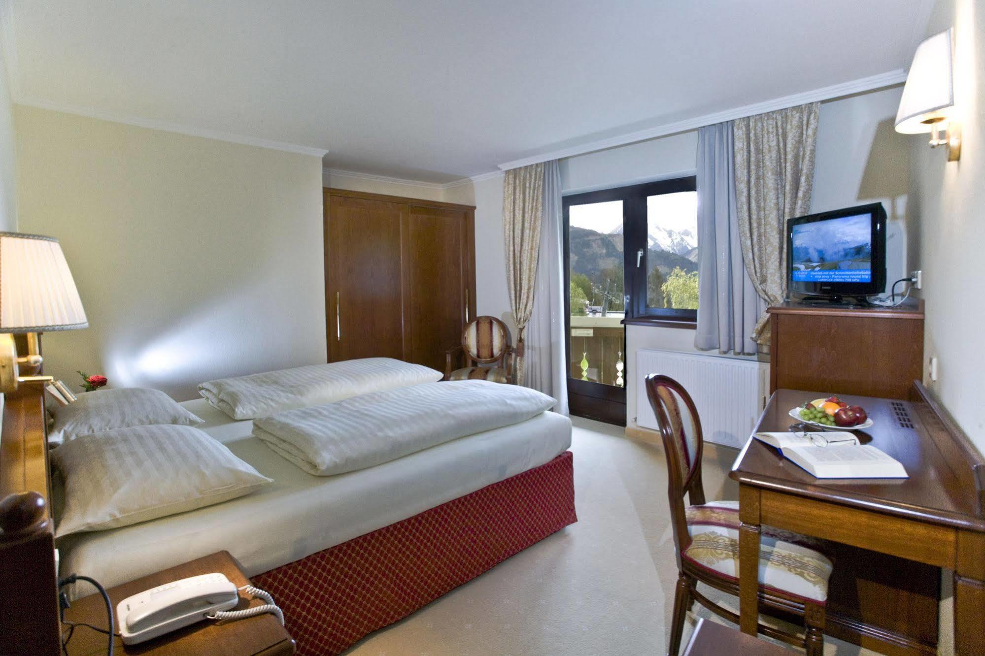 Hotel Berner Zell am See Bagian luar foto