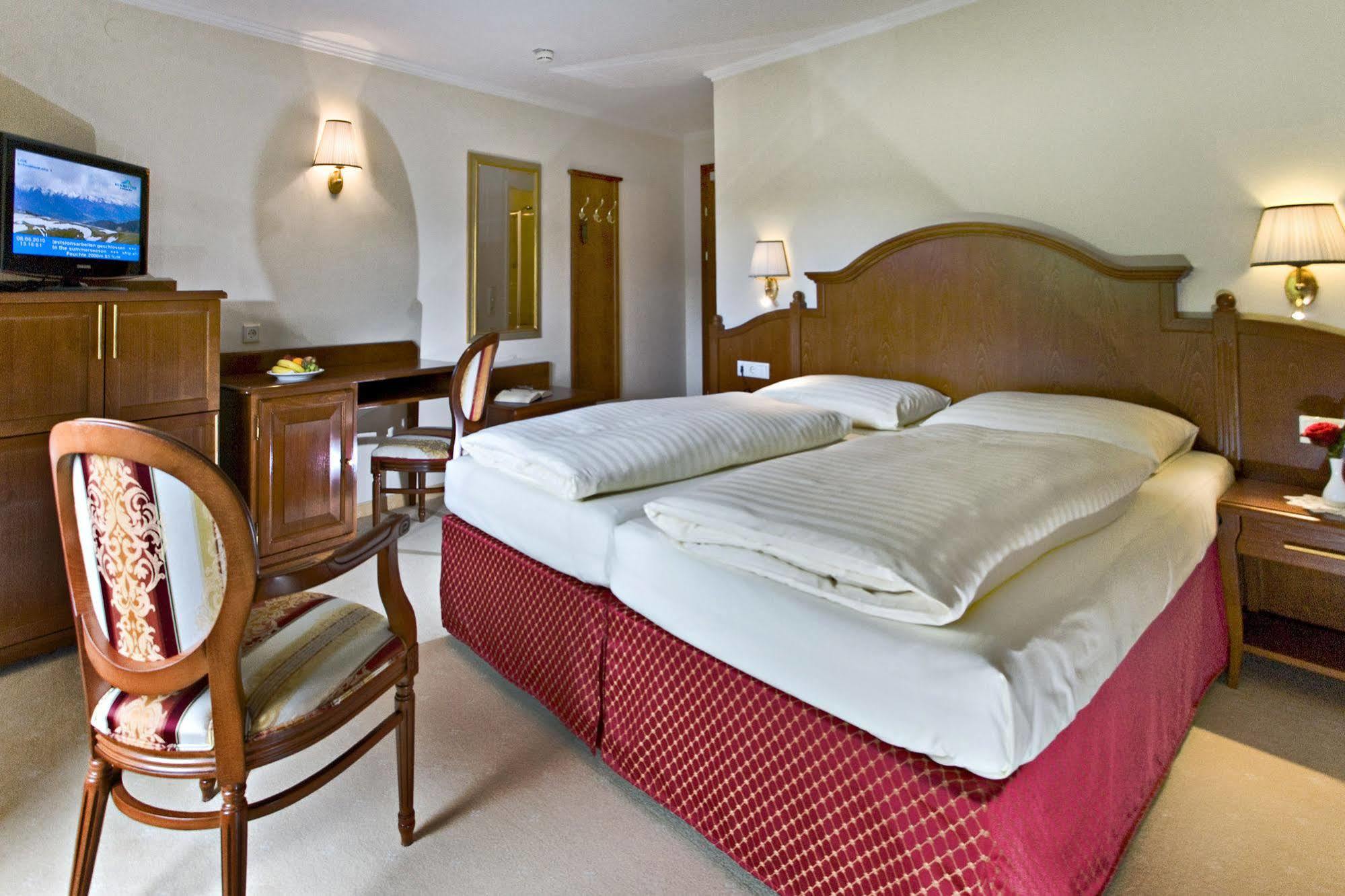 Hotel Berner Zell am See Bagian luar foto
