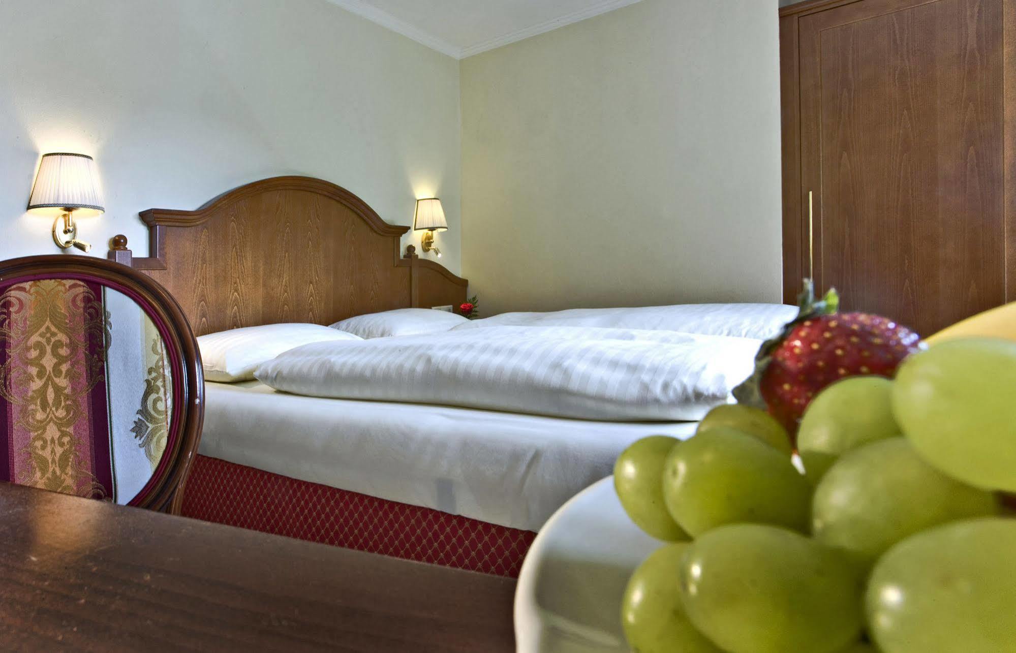 Hotel Berner Zell am See Bagian luar foto